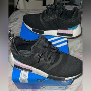 Adidas NMD r1 us men size 6 women size 7.5 in great condition